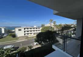 caloundra-2-bedroom-holiday-apartment-1