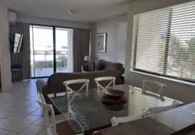 caloundra-2-bedroom-holiday-apartment-2
