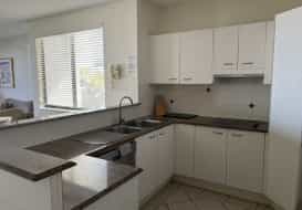 caloundra-2-bedroom-holiday-apartment-3