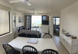 caloundra-2-bedroom-holiday-accommodation2